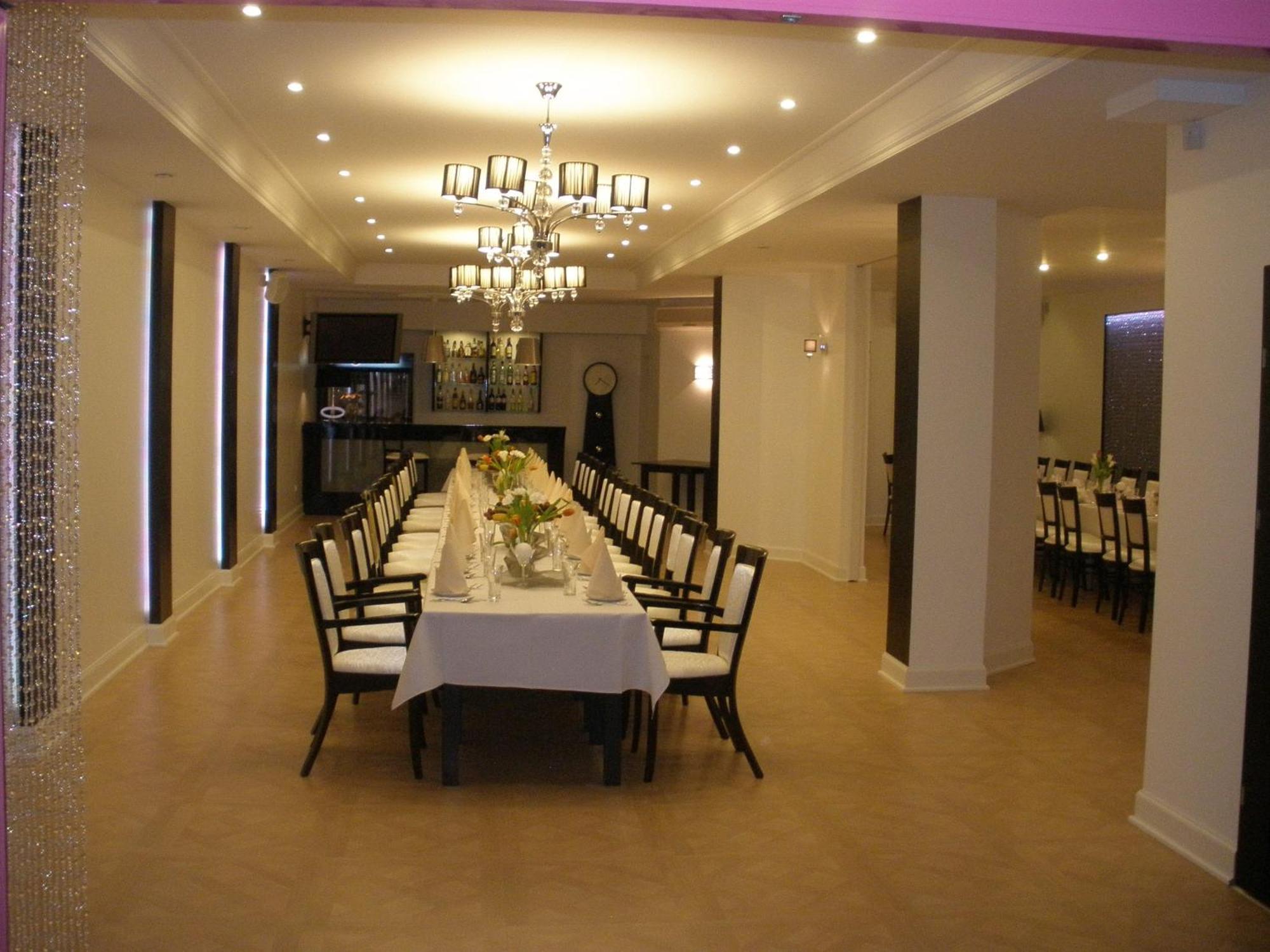 Hotel & Restauracja Glass Radom Kültér fotó